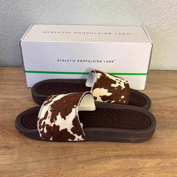 APL Shoes - APL’S Women's Iconic Slide Sandals